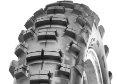 Nahaufnahme der Lauffläche Deli Tire SB-121 120/90-18 65 R Rear TT M/C FIM ENDURO COMPETITION