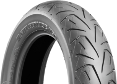 Nahaufnahme der Lauffläche Bridgestone Battlecruise H50 160/70 B17 73 V Rear TL