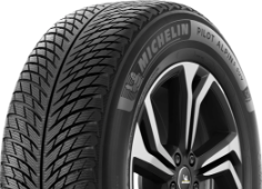 Nahaufnahme der Lauffläche Michelin Pilot Alpin 5 SUV