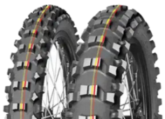 Nahaufnahme der Lauffläche Mitas Terra Force - MX SM 110/100-18 64 M Rear TT Green, SUPER LIGHT